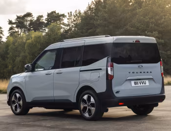 Ford E-Tourneo Courier Titanium [EU-spec] '2024–pr.