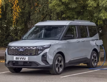 Ford E-Tourneo Courier Titanium [EU-spec] '2024–pr.