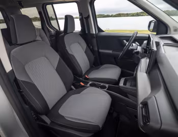 Interior Ford E-Tourneo Courier Titanium [EU-spec] '2024–pr.