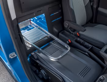 Интерьер Ford E-Transit Courier [EU-spec] '2024–н.в.