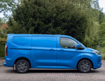 Ford E-Transit Custom Limited Van [EU-spec] '2024–pr.