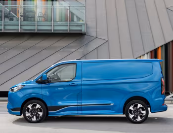 Ford E-Transit Custom Sport Van [EU-spec] '2024–pr.