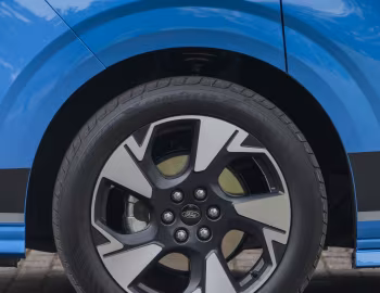 Ford E-Transit Custom Sport Van [EU-spec] '2024–pr.