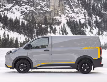Ford E-Transit Custom Trail AWD Van [EU-spec] '2025–pr.