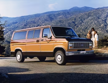 1983 Ford E-250 Econoline Club Wagon XLT '1982–83