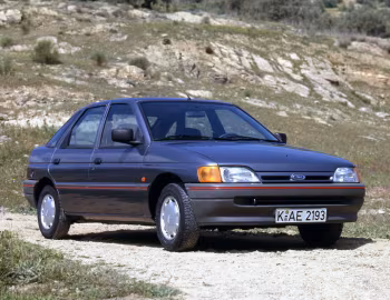 Ford Escort CLX 5-door [EU-spec] '1990–92