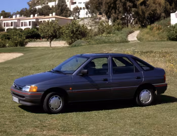 Ford Escort CLX 5-door [EU-spec] '1990–92