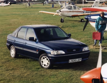 Ford Escort Ghia 5-door [UK-spec] '1992–95