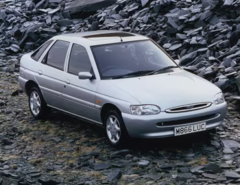 Ford Escort Ghia 5-door Hatchback [UK-spec] '1995–98