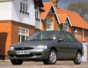 Ford Escort Ghia X 5-door Hatchback [UK-spec] '1996–98