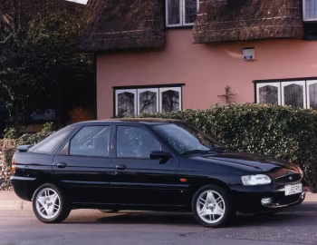 Ford Escort Si 5-door Hatchback [UK-spec] '1995–98