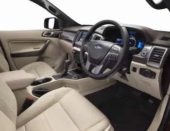 Интерьер Ford Everest [Thailand] '2015–18