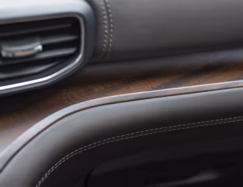 Інтэр'ер 2021–24 Ford Explorer King Ranch [North America] '2021–24