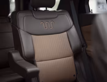 Інтэр'ер 2021–24 Ford Explorer King Ranch [North America] '2021–24