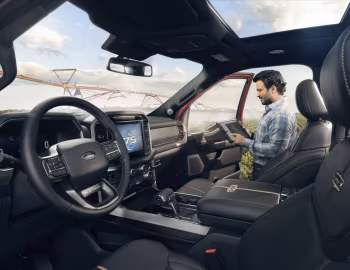 Інтэр'ер 2023–н.ч. Ford F-150 Platinum FX4 SuperCrew [Latam] '2023–н.ч.