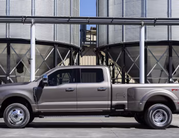 2023–pr. Ford F-350 Lariat Crew Cab '2022–pr.