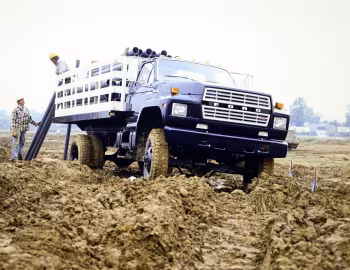 1983 Ford F-700 4×4 Stake Truck