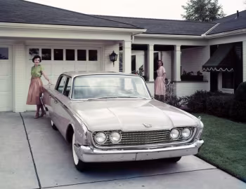 1960 Ford Fairlane 500 Town Sedan (42)