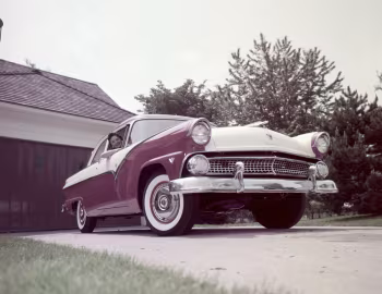 1955 Ford Fairlane Club Sedan (70C)