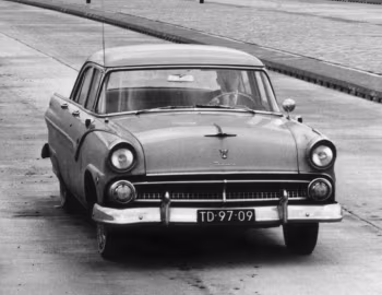 Ford Fairlane 4-door Town Sedan [EU-spec] '1955