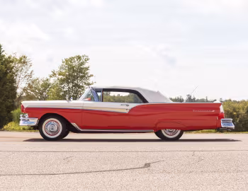 1957 Ford Fairlane 500 Sunliner (76B)