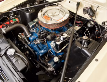 Bajo el capó 1966 Ford Fairlane GTA Convertible (76D)