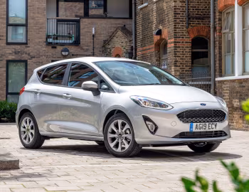 Ford Fiesta Trend 5-door [UK-spec] '2017–21