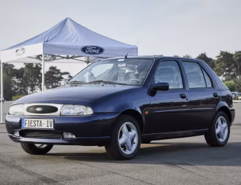 Ford Fiesta Ghia 5-door [Worldwide] (JAS) '1995–99