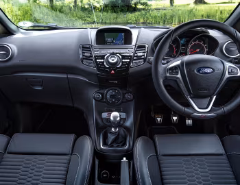 Интерьер Ford Fiesta ST200 [UK-spec] '2016–17