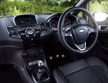 Интерьер Ford Fiesta ST200 [UK-spec] '2016–17