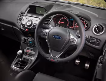 Интерьер Ford Fiesta ST200 [UK-spec] '2016–17