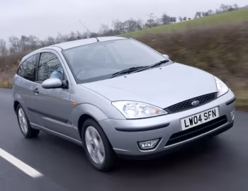 Ford Focus 3-door [UK-spec] (DBW) '2001–04