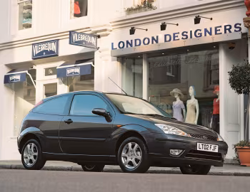Ford Focus 3-door [UK-spec] (DBW) '2001–04