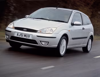 Ford Focus 3-door [UK-spec] (DBW) '2001–04