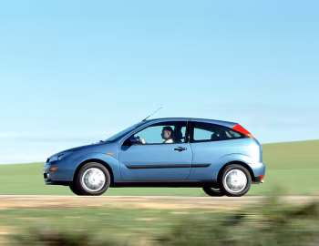 Ford Focus 3-door (DBW) '1998–2001