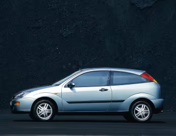 Ford Focus 3-door (DBW) '1998–2001