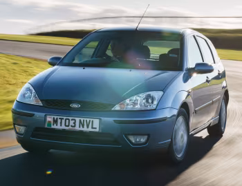 Ford Focus 5-door [UK-spec] '2001–04