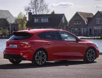 Ford Focus EcoBoost Hybrid ST-Line [Worldwide] '2019–21