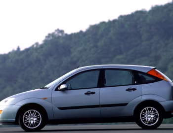 Ford Focus Ghia [Japan] (DBW) '03.2000–02.2002