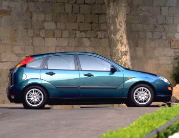 Ford Focus Ghia 5-door [Worldwide] (DBW) '1998–2001
