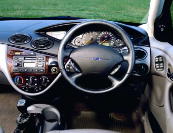 Panel frontal Ford Focus Ghia 5-door [UK-spec] (DBW) '1998–2001