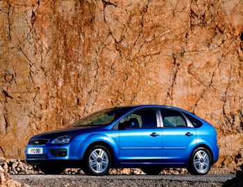 Ford Focus Ghia 5-door [Worldwide] (DA3) '2004–08