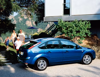 Ford Focus Ghia 5-door [Worldwide] (DA3) '2004–08