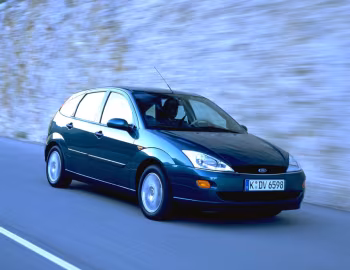 Ford Focus Ghia 5-door [Worldwide] (DBW) '1998–2001