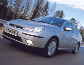 Ford Focus Ghia Sedan [Worldwide] '2001–04