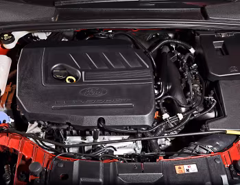 Bajo el capó Ford Focus Sedan [South Africa] (DYB) '2015–18