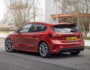 Ford Focus ST-Line [UK-spec] '2022–25