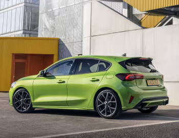 Ford Focus ST [UK-spec] '2022–25