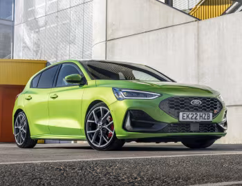 Ford Focus ST [UK-spec] '2022–25