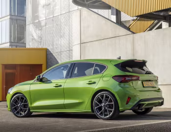 Ford Focus ST [UK-spec] '2022–25